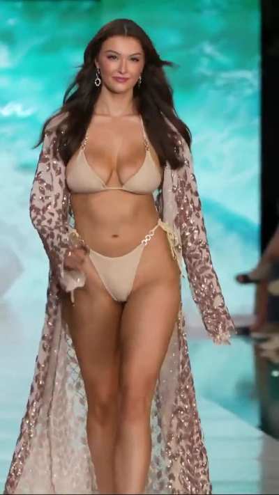 Confident runway model jiggle