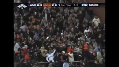 [MLB] Astros players’ moms throw out the ceremonial first pitch at Yankee Stadium