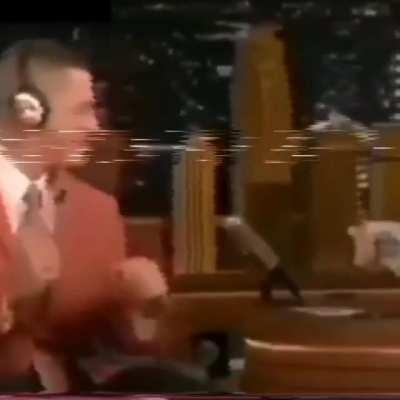 cuanto le medirá la tula a Erny?