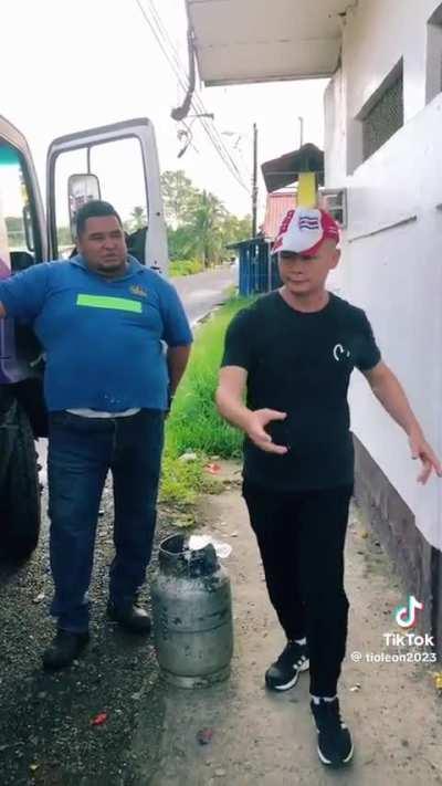 Fuck kpop we have chinitos singing ballenato