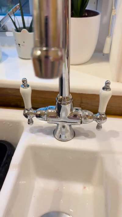 Tap is leaking unless I push against it, is it fixable please?