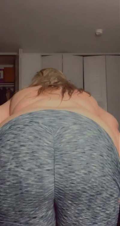 You guys think my ass is big? 🍑💋