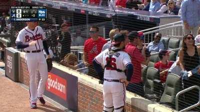 [Highlight] Chipper Jones drops pop fly foul ball.
