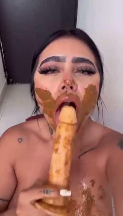 Latina Dildo Scat Sucking