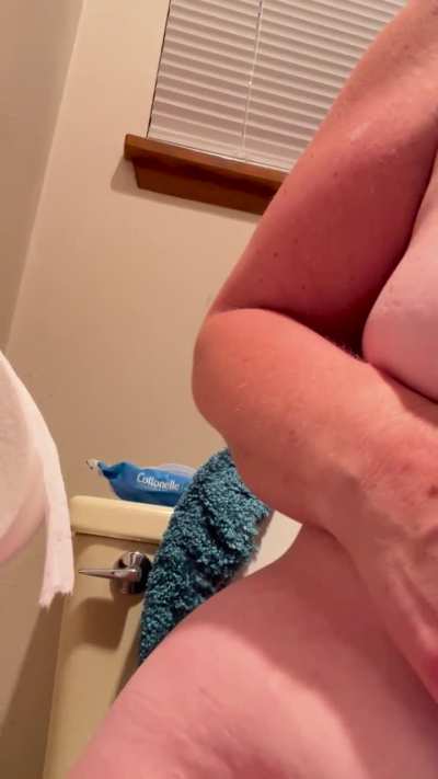 You should be under my ass eating every fart that comes out. I will own and destroy your face under my ass and will make you lick and clean me up after! And you will be begging me for more 😈 🚽 💨 