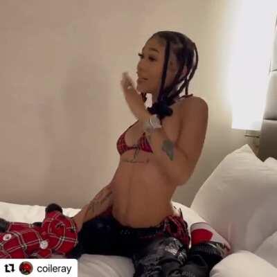 GOD DAMN THAT ARCH 🤤