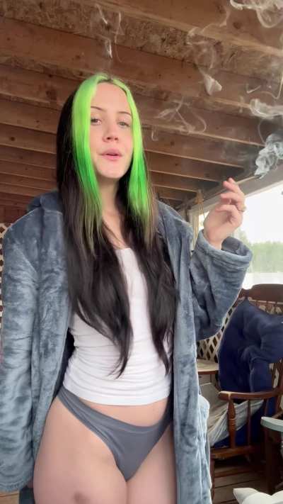 A little peek under the robe 