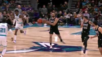 [Highlight] Ja Morant with a WILD shot where he just tosses it up