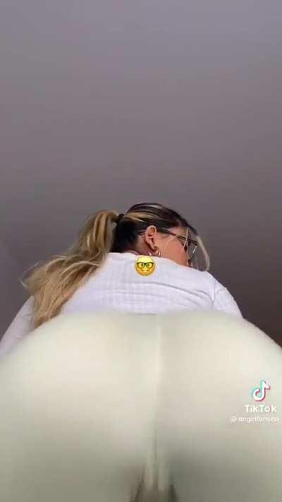 What are you looking at? 👀 @angelfansco