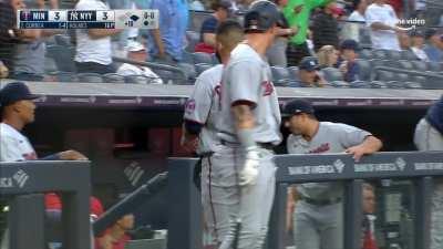 [Highlight] [Highlight] Waldo Cabrera guns down Gilberto Celestino at home to prevent the go-ahead Manfred run in the 10th inning