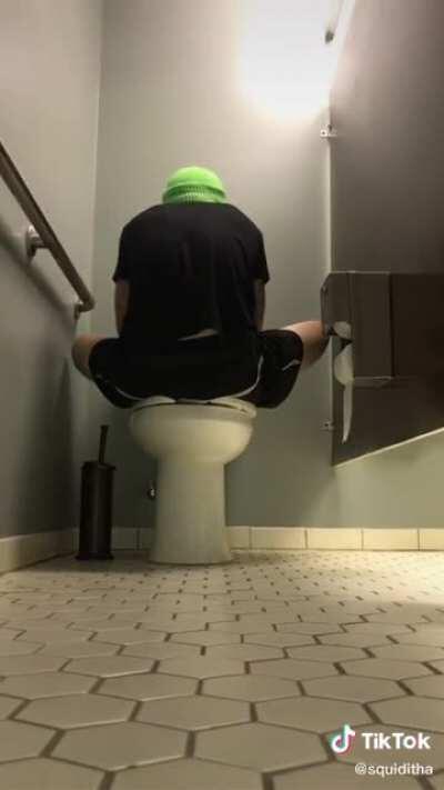 Los baños en las escuelas publicas: