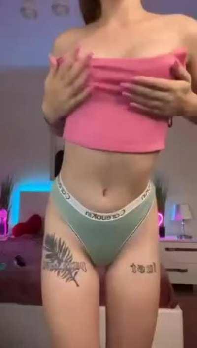 [GIF] I smell rl nice rn after shower