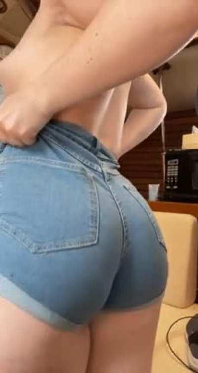 Do you like how my ass shakes in these?