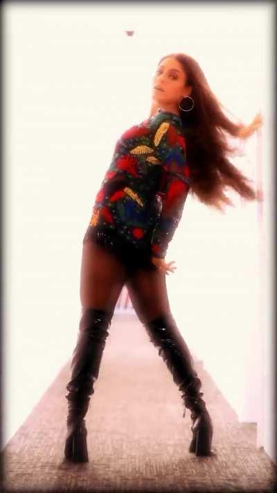 Guys we have our own desi Dua Lipa. Pleasure for both eyes & ears.