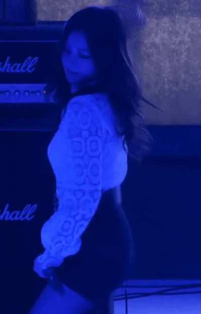 wanna go behind jisoo's gorgeous ass and fucks it for hours