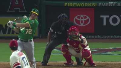 [Highlight] Ohtani strengthens his bid for a pitcher Gold Glove Award with an amazing play!