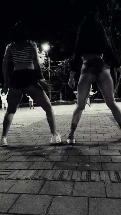 Cuban girls twerk in public