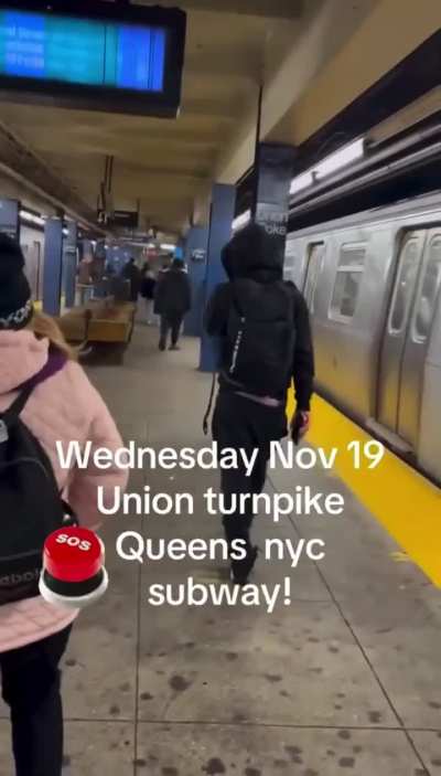 man goes around attacking random people on a subway platform