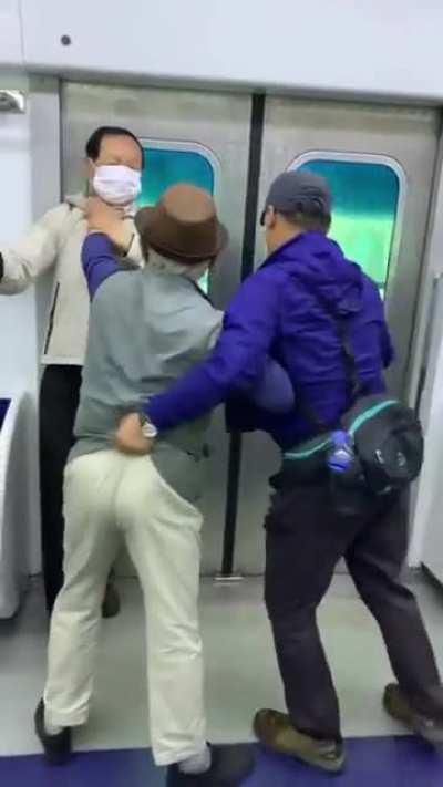 Korean Fight in Subway