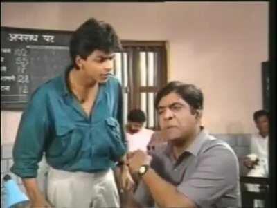 Aanjjan Srivastav & Shahrukh Khan in the sitcom Wagle ki Duniya(1988) | An episode on how one by one the average middle class people give up dealing with the system to avoid getting trapped in the system | 19 years later they appeared together again i
