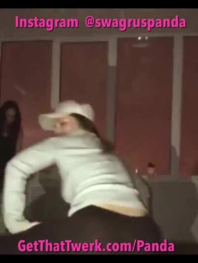 Panda and Her Girls (Vor Party)