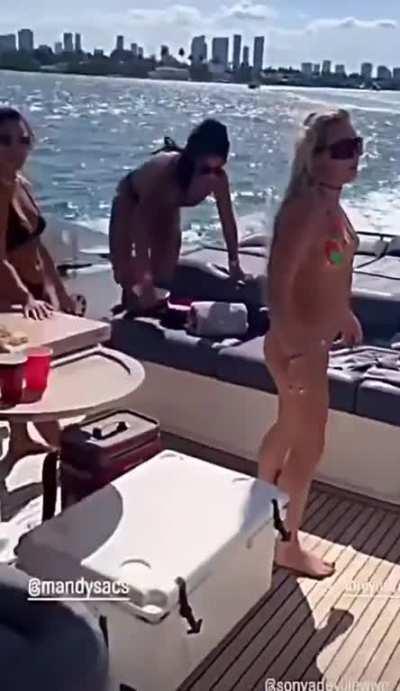 Sonya hitting an RKO on Liv 😂