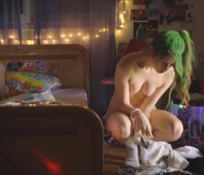 Daphne Patakia in 'Akryliko' (2015)