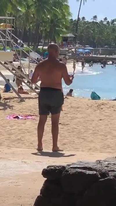 Everyone at this beach in Hawaii yesterday thought there was a crazy man talking to himself and briefly were concerned. But it turned out to be Boba Fett chilling in the sun and rehearsing his lines for a show.