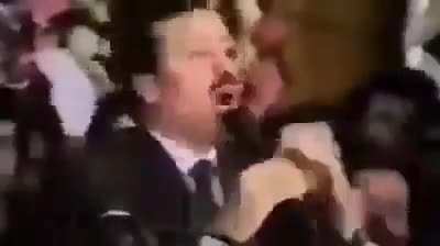 bu adam çok güzel konuşuyor sanırım ona oy vereceğim beyler