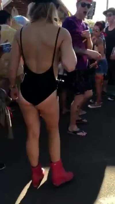 [NSFW] HoW iS sHe DoiNg tHat!?