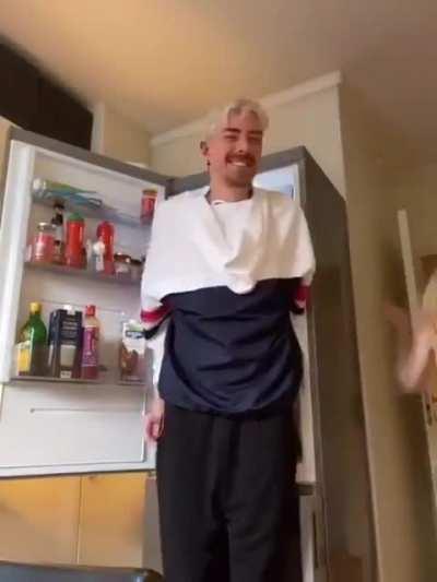 Refrigerator Prank on Girlfriends