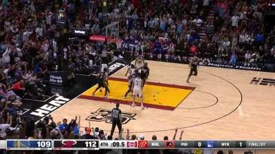 [Highlight] Jimmy Butler ices the game vs. the Warriors with a clutch jumper