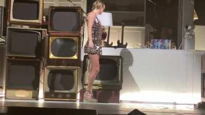 Taylor's Legs Live in London Last Night edit