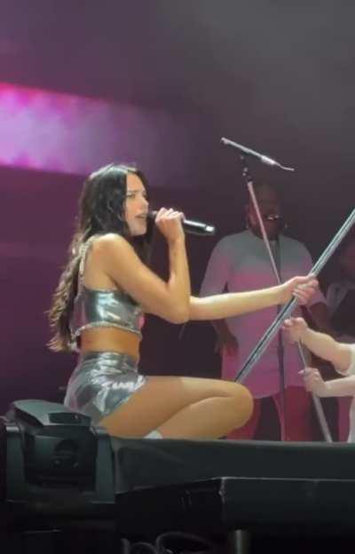 Dua Lipa - Pretty Please live