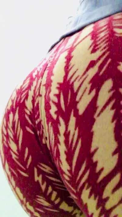 You finally saved up for a cosplay n chill IRL with your favorite eGirl and she ate Taco Bell 🔔 last night …wyd