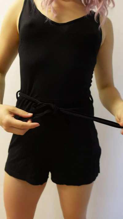 Let's go somewhere else so I can show you the rest of the outfit