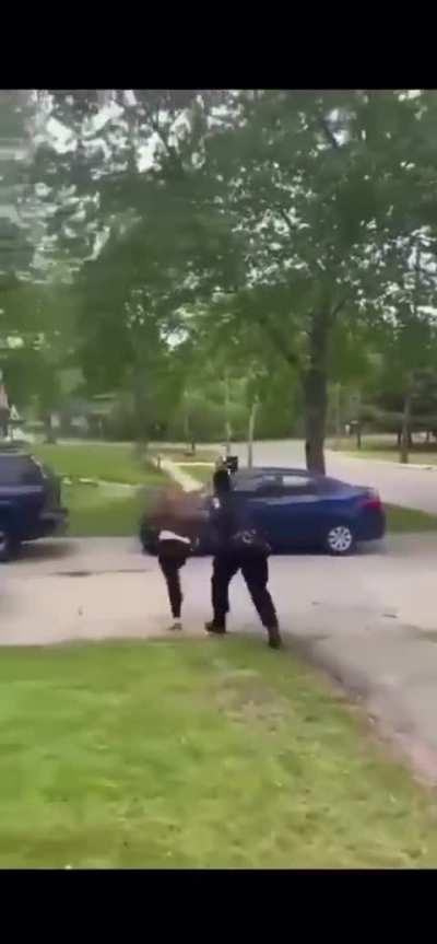 Woman flashes her bare ass at a cop, resists arrest, runs away, and gets tasered. (NSFW - nudity)