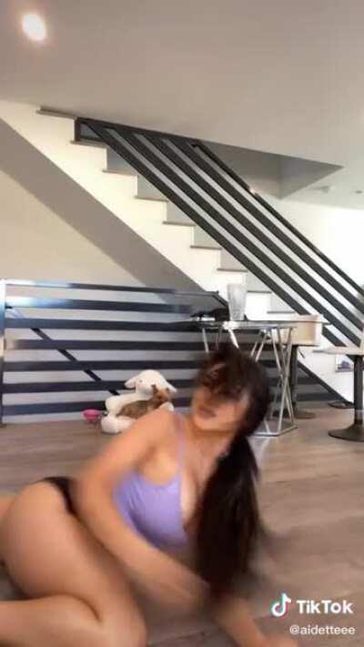 Aidette bouncing that ass