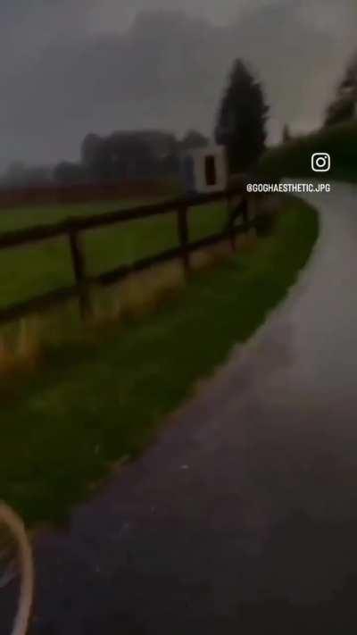 Ulan ne kadar güzel yaşantılar var. Gençliğimiz heba olup gidiyor