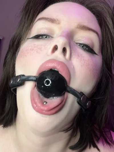 Do you like it when a girl wears a gag?