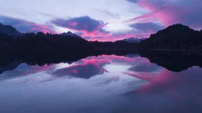 Les comparto un atardecer que filme con el drone en Bariloche.
