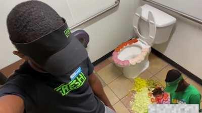 А чем задницу подтирали все догадались?