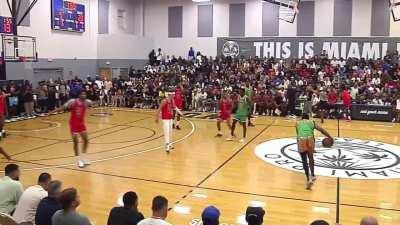 [Highlight] Royce O'Neal shakes Tyler Herro and makes the tough basket