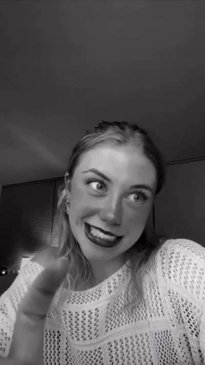 🎵Who's that wonderful girl? Could she be any cuter?🎵