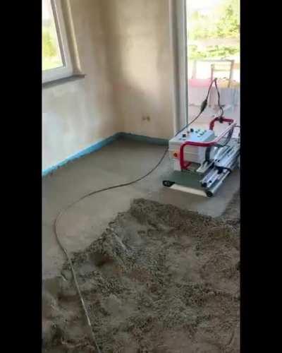 Machine automates the process of levelling and troweling