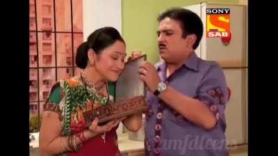 Ae maa ne aemdabaad se bheja hai.