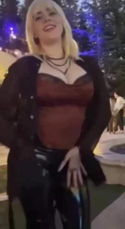 Some people seem to be of the opinion that Billie Eilish is only popular on these subs because of her tits, and otherwise is ugly/overweight. What do you think? I disagree