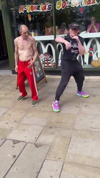 Manchester Win Chun master puts on a show outside McDonalds.