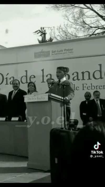 The oath to the Mexican flag got weird when they began to salute ._.