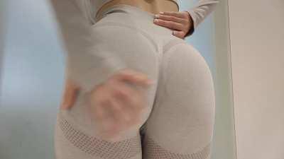 Feeling super sexy w my yoga pants.